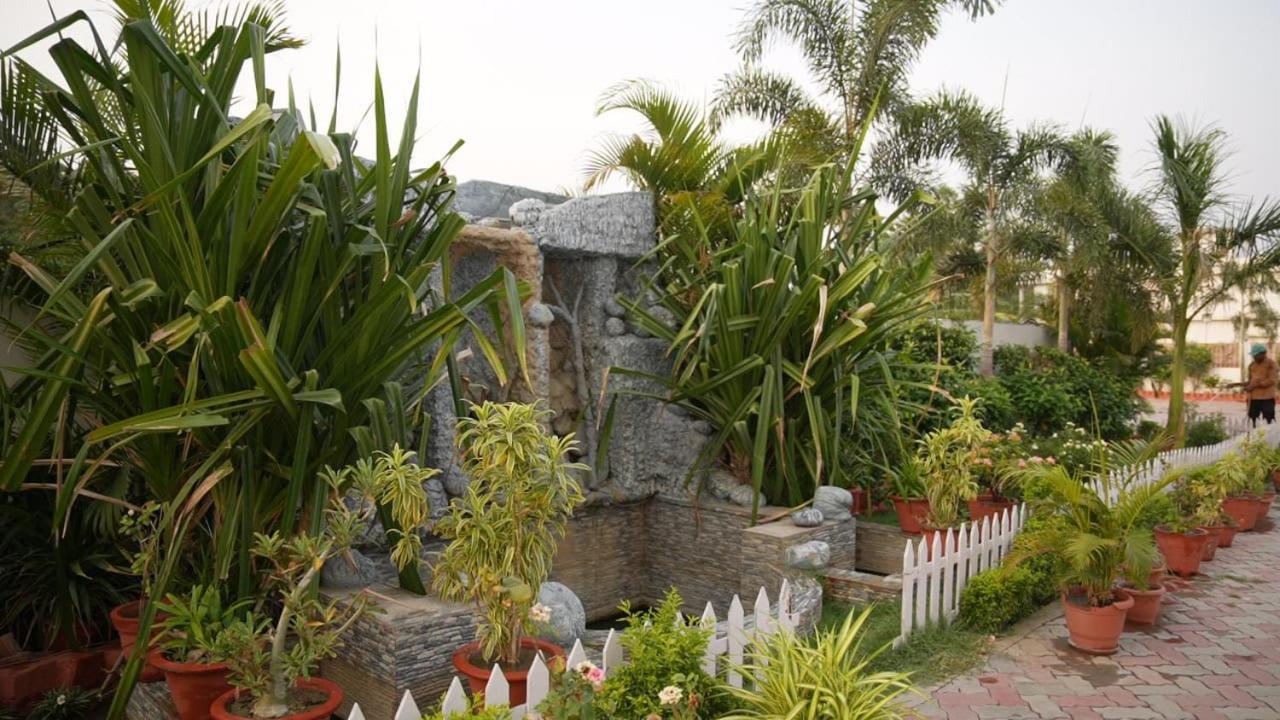 Tathastu Hotels & Banquet Hall Pipra Dewās Exterior foto